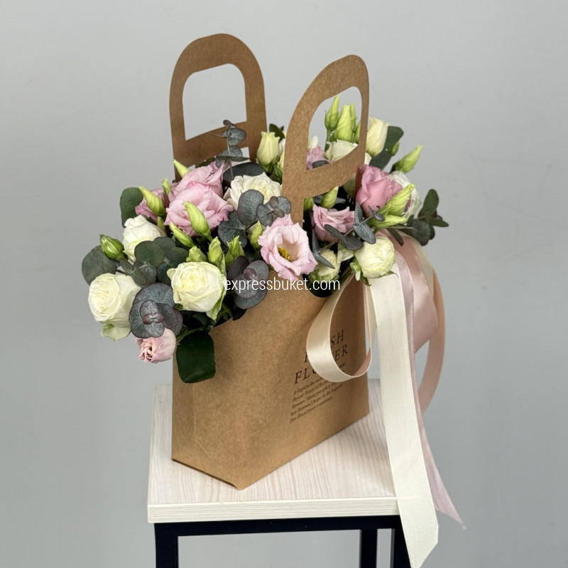 Сумочка с эустомой